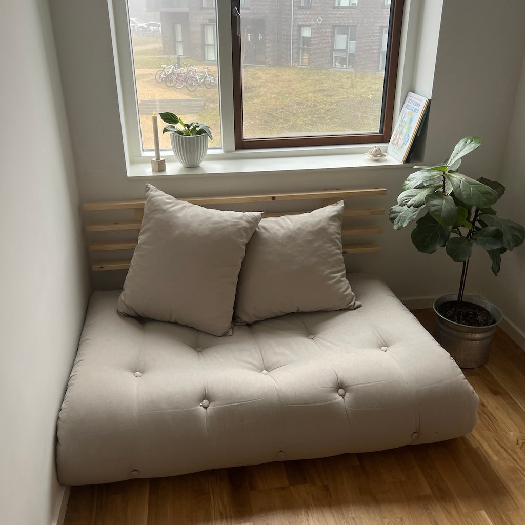 Shin Sano vuodesohva, runko luonnonvärinen, kangas Beige.