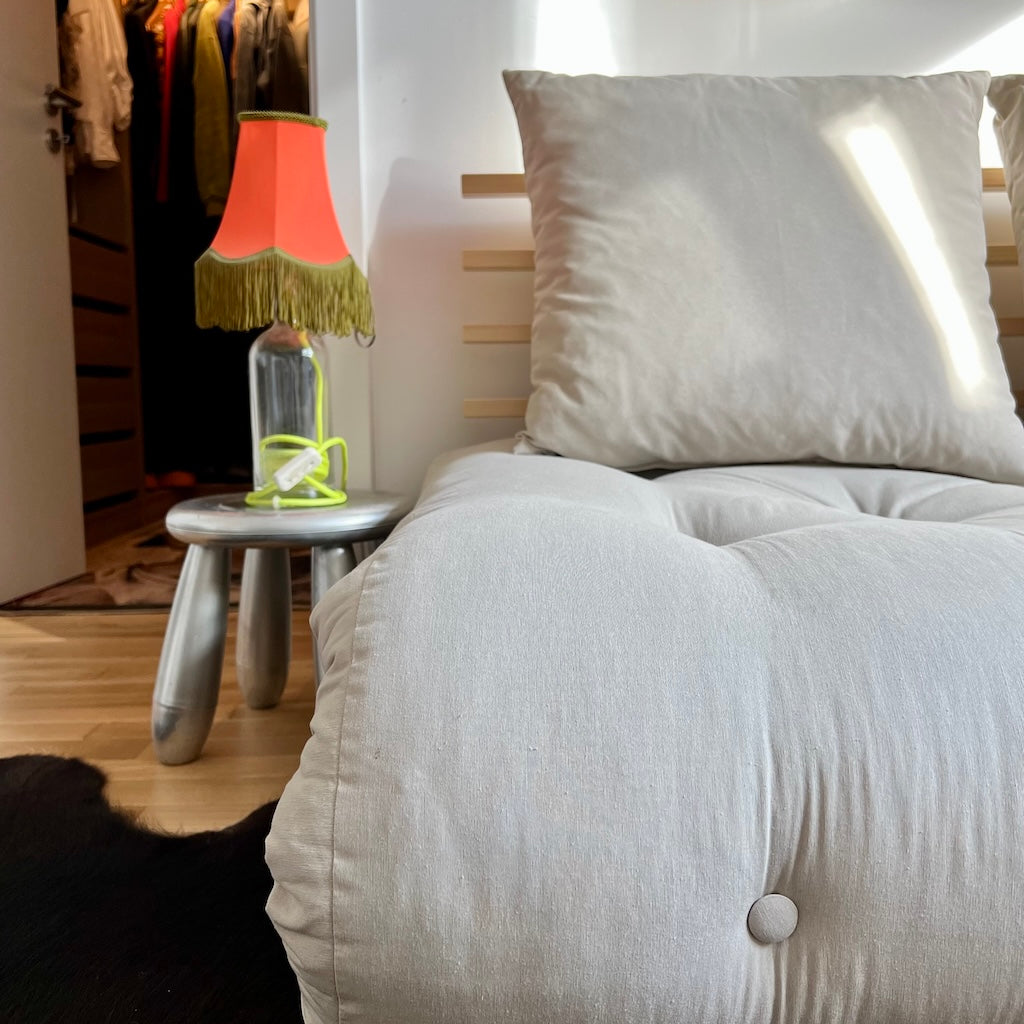 Shin Sano vuodesohva, runko luonnonvärinen, kangas Beige.