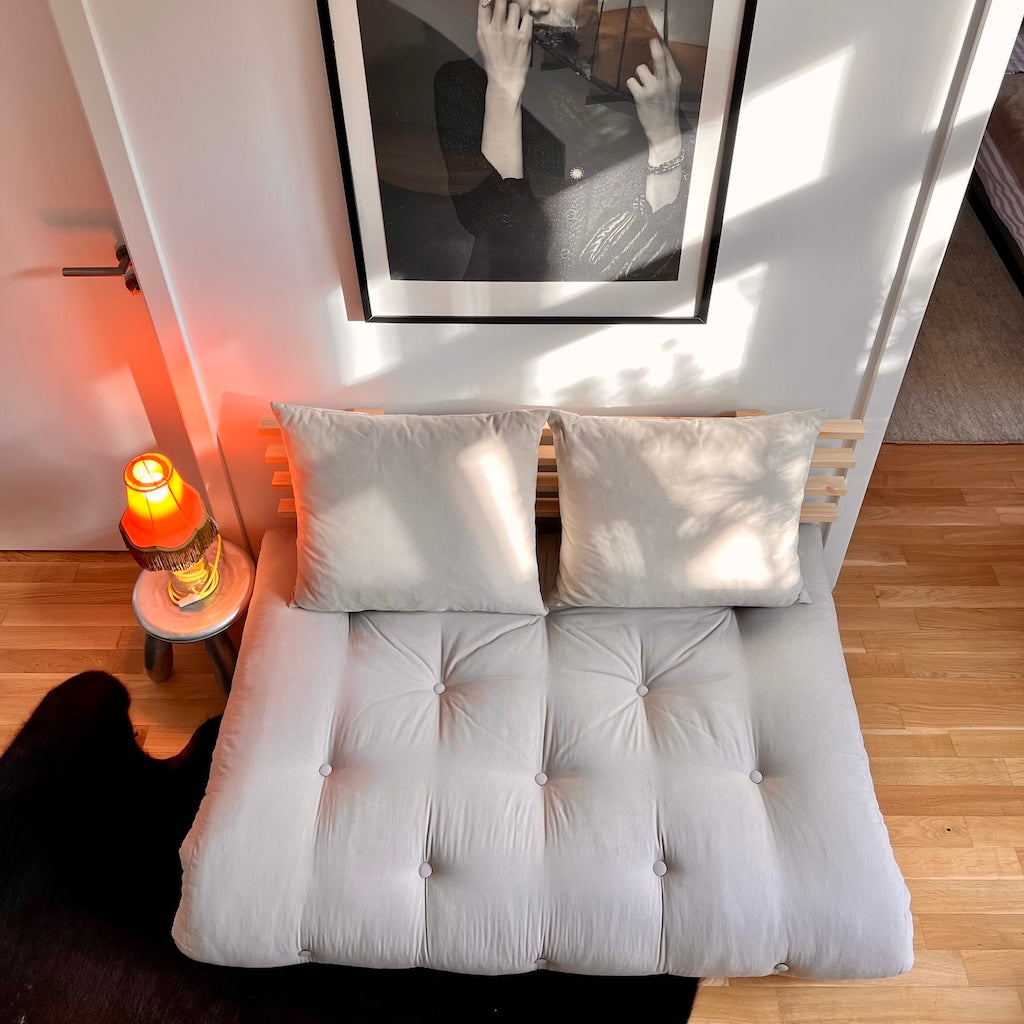 Shin Sano vuodesohva, runko luonnonvärinen, kangas Beige.