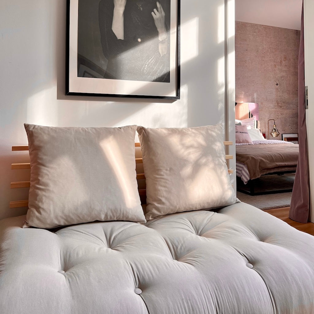 Shin Sano vuodesohva, runko luonnonvärinen, kangas Beige.