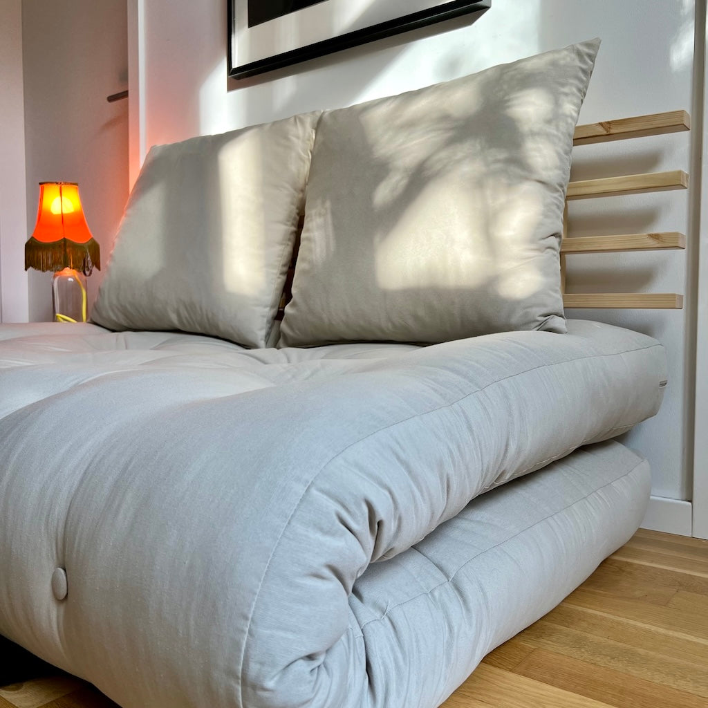 Shin Sano vuodesohva, runko luonnonvärinen, kangas Beige.