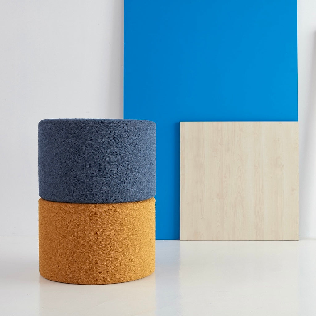 Pauke 62 irtopäällinen, kangas Bouclé Ochre ja Bouclé Blue irtopäällinen. 