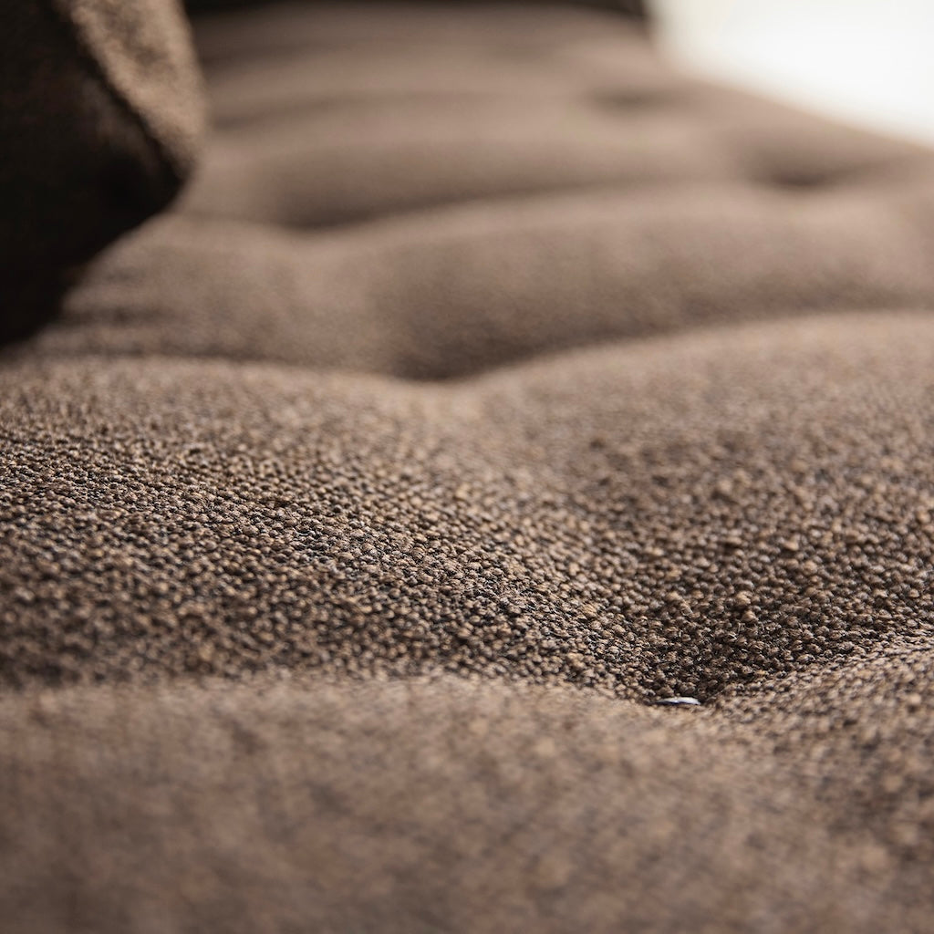 Rollo vuodesohva, jalat Styletto, kangas Taura Chocco.