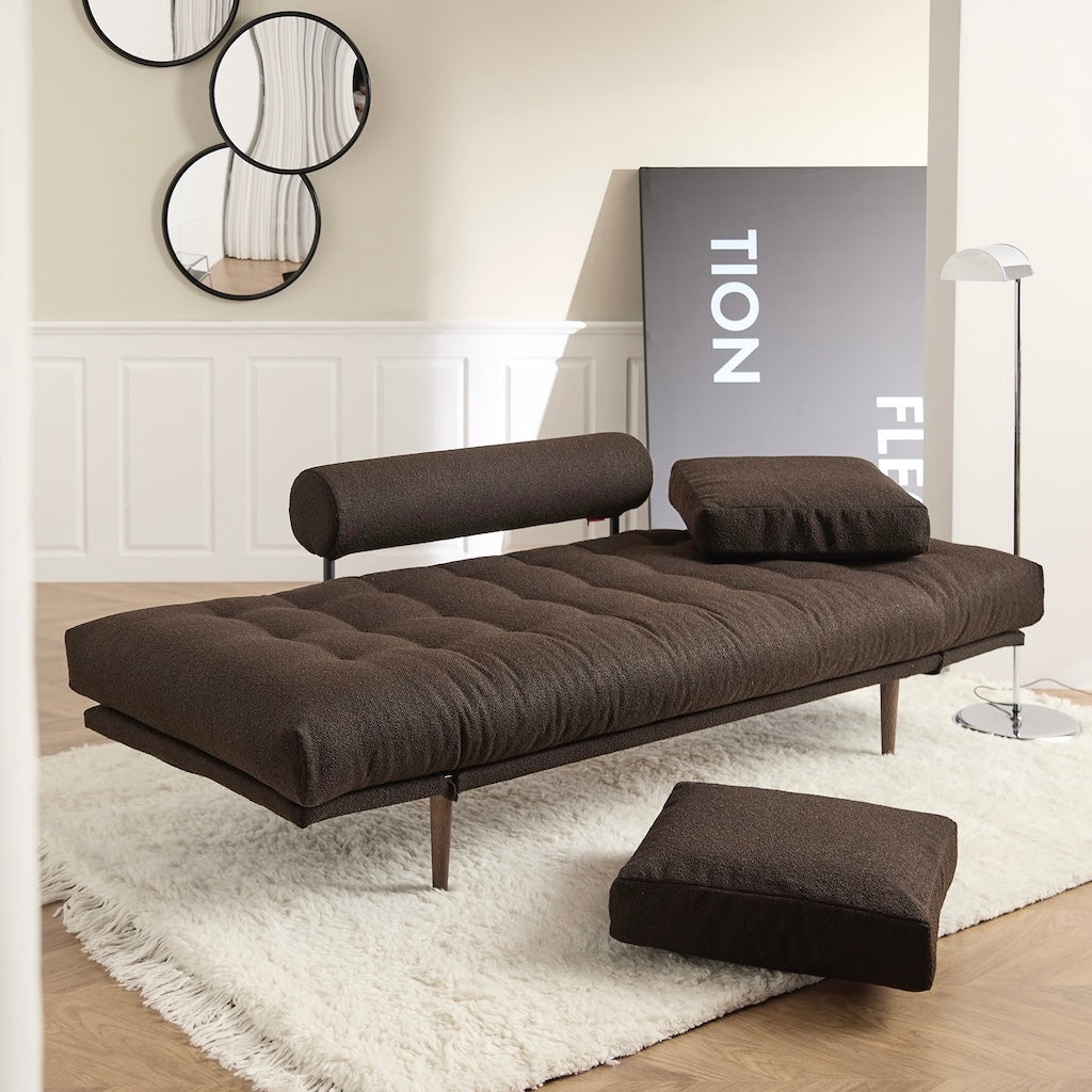 Rollo vuodesohva, jalat Styletto, kangas Taura Chocco.