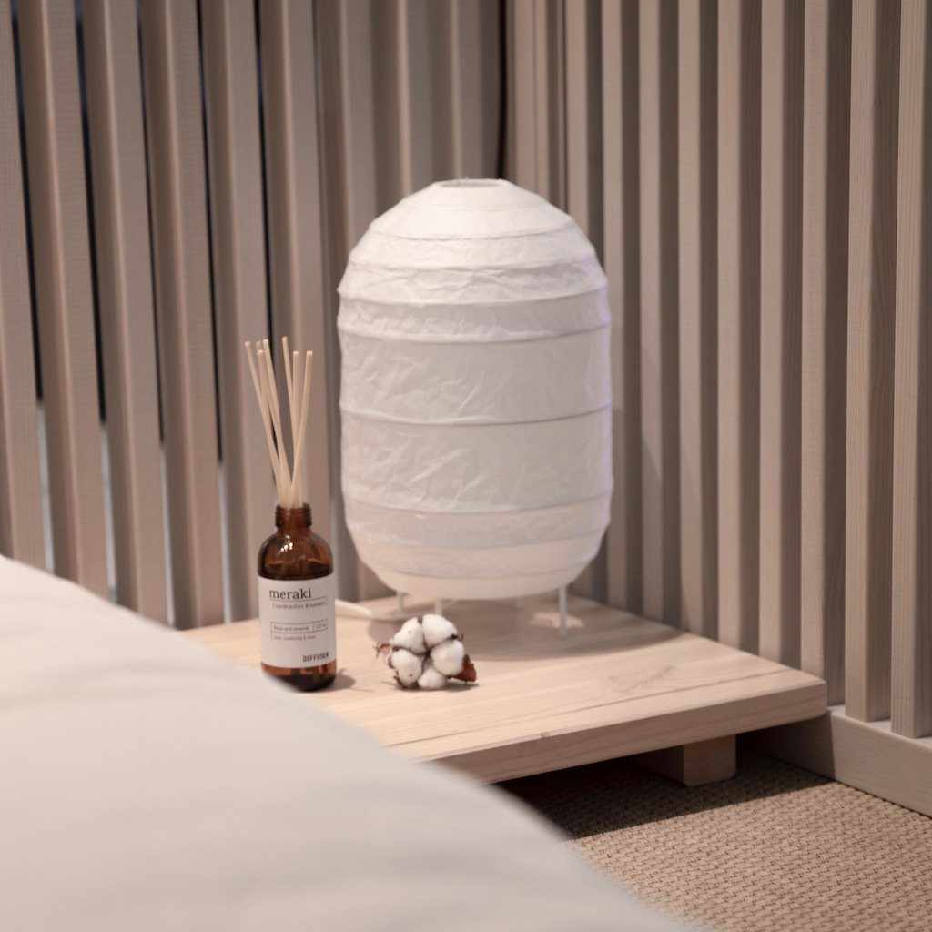 Dock yöpöydät, luonnonvärinen.