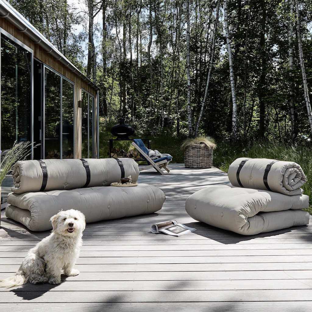 Buckle Up Out tuoli, kangas White. Kuvassa myös Buckle Up Out -sohva.