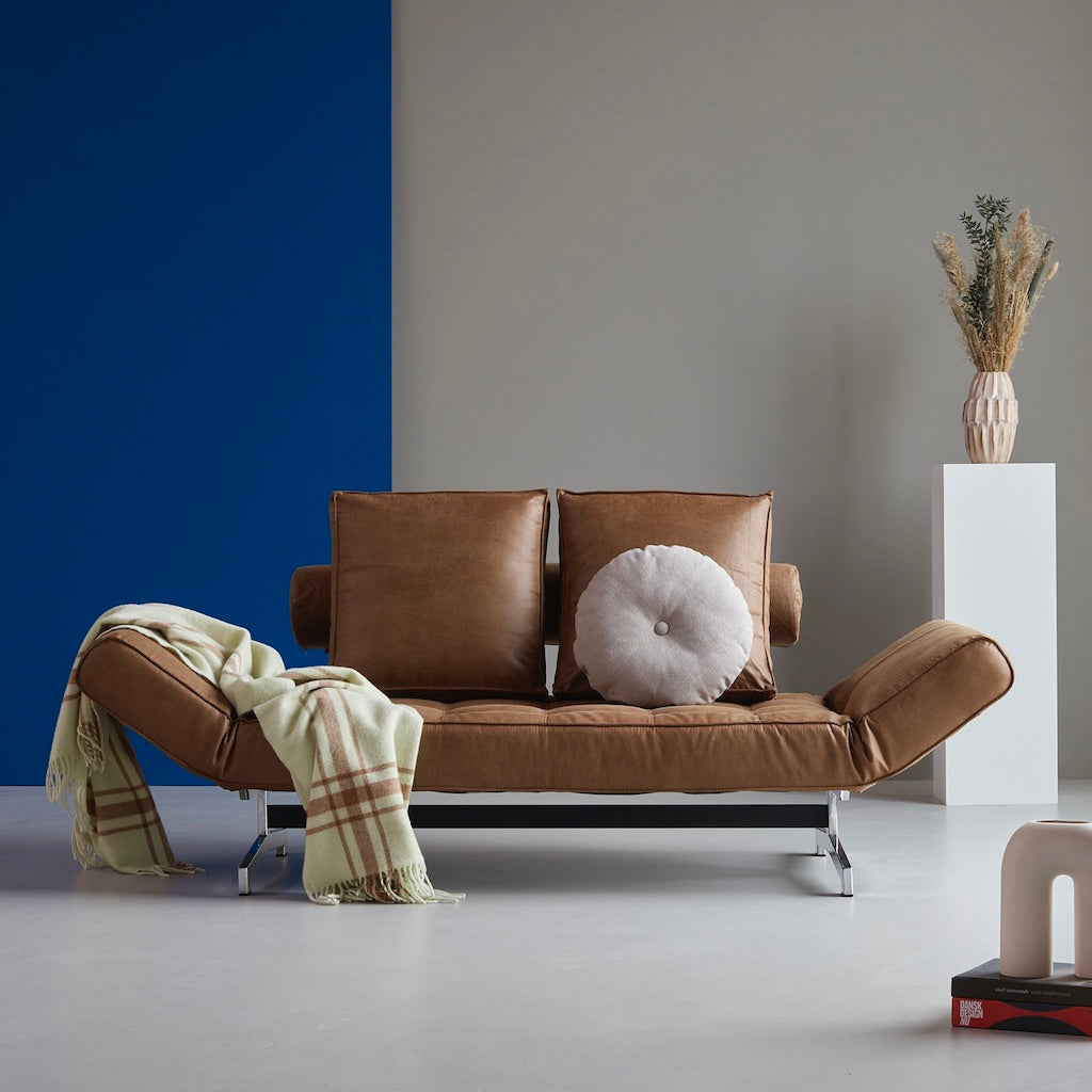 Ghia vuodesohva, jalat Ghia kromi, kangas Faunal Brown.