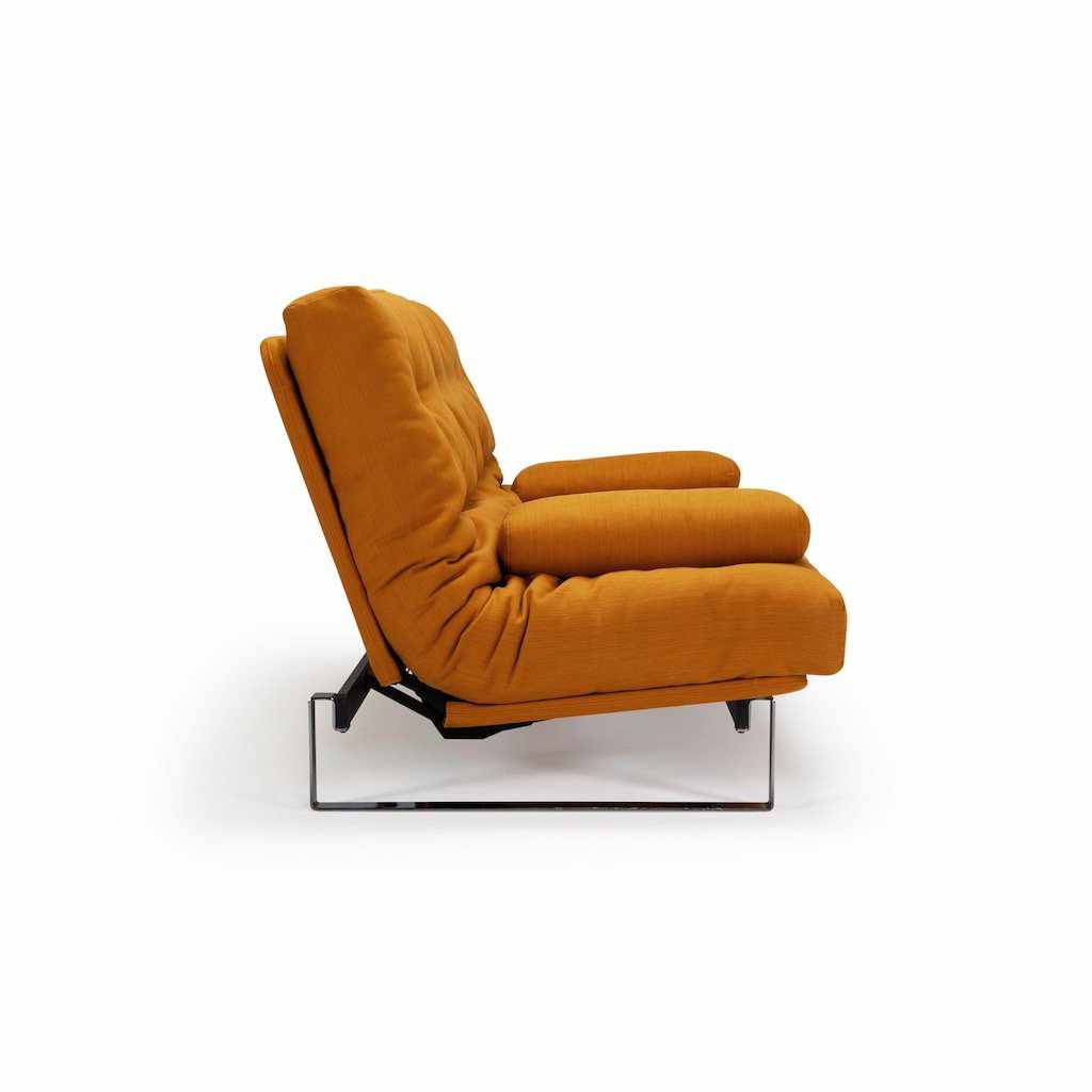 Minimum vuodesohva, kangas Elegance Burned Curry. Kuvassa myös Ellipse-tyynyt.