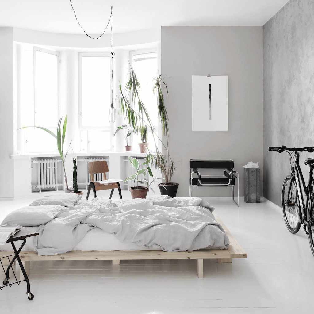 Japan sänkyrunko, käsittelemätön puunvärinen.