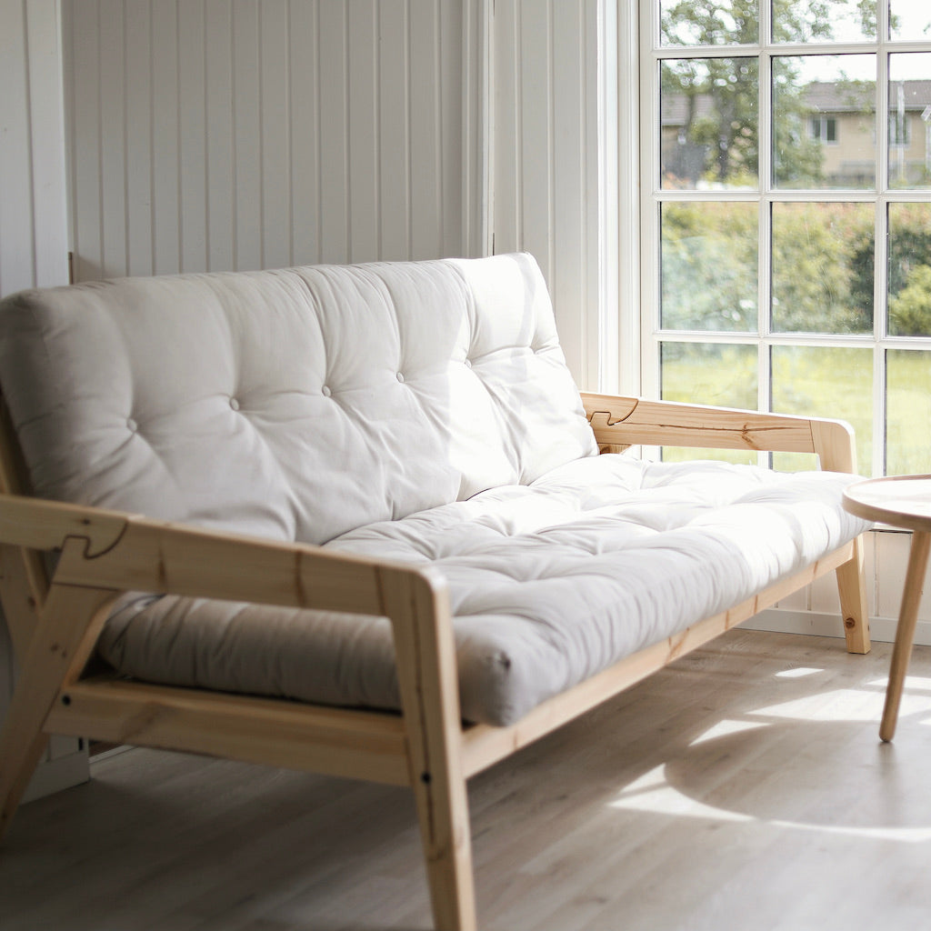 Grab vuodesohva, runko luonnonvärilakattu, patja Beige.