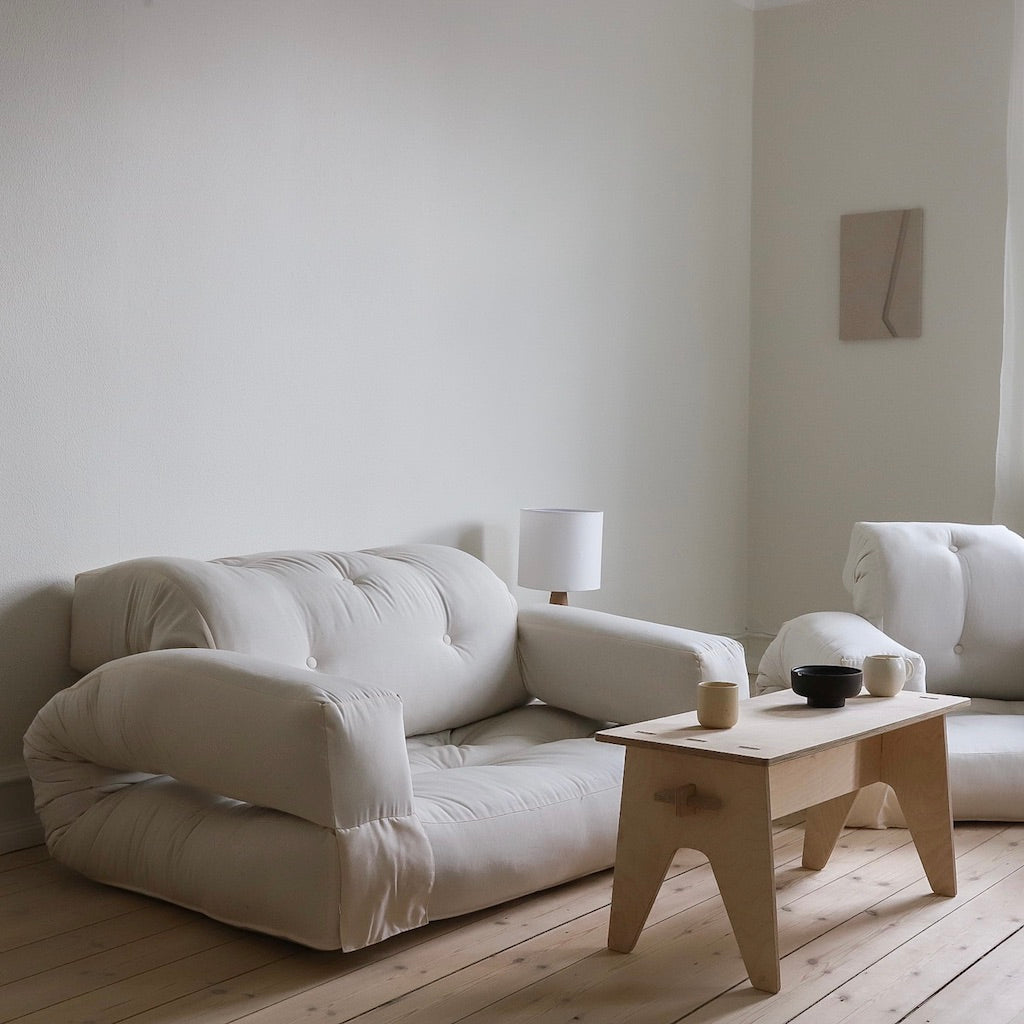 Hippo vuodesohva, kangas Natural. Kuvassa myös Hippo tuoli.