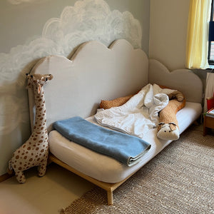Senza sänkyrunko sopii myös lastenhuoneeseen. Rungon koko 90x200cm, väri luonnonvärinen.